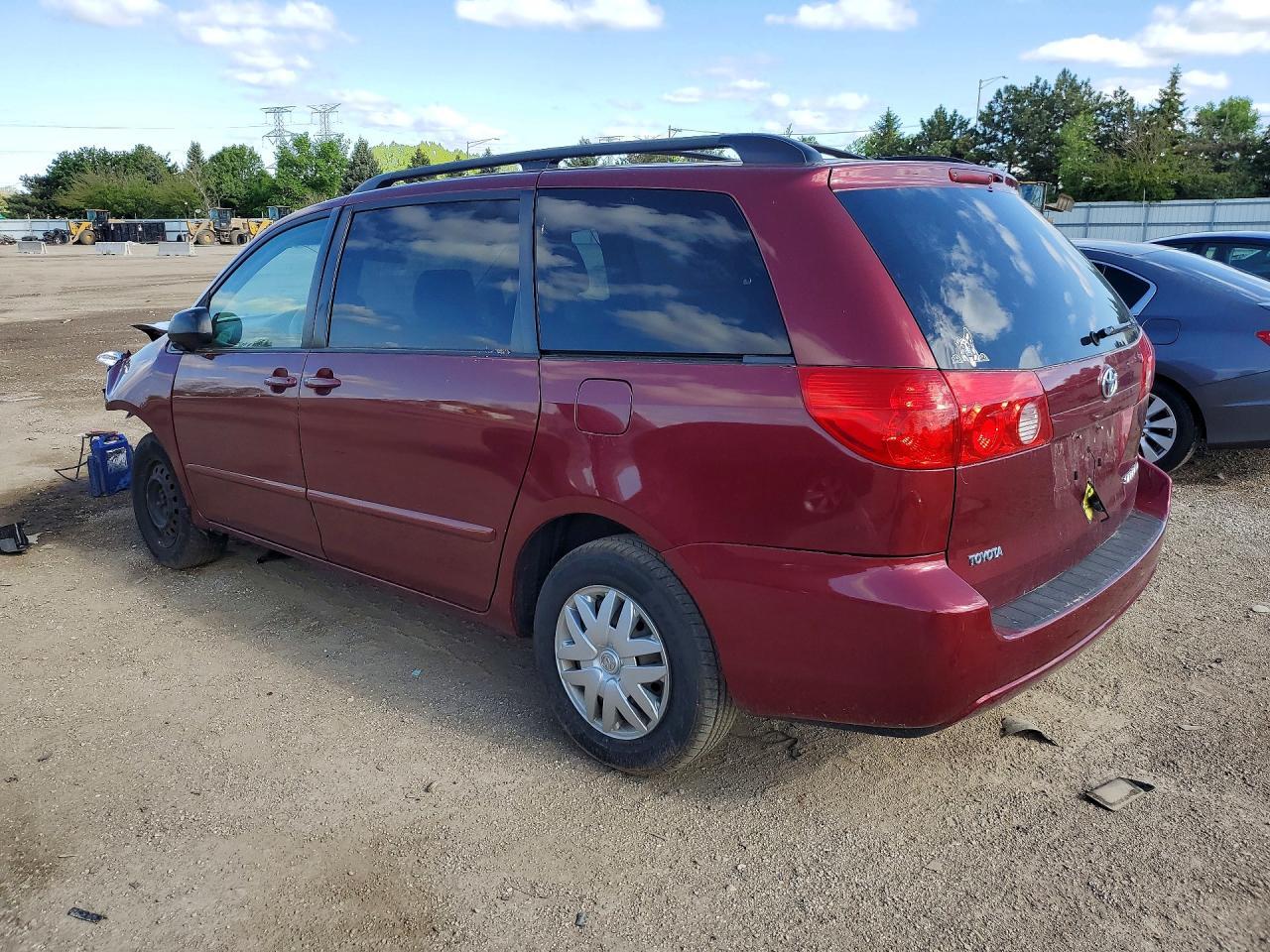 2008 Toyota Sienna Le 7-Passenger - Фото 2