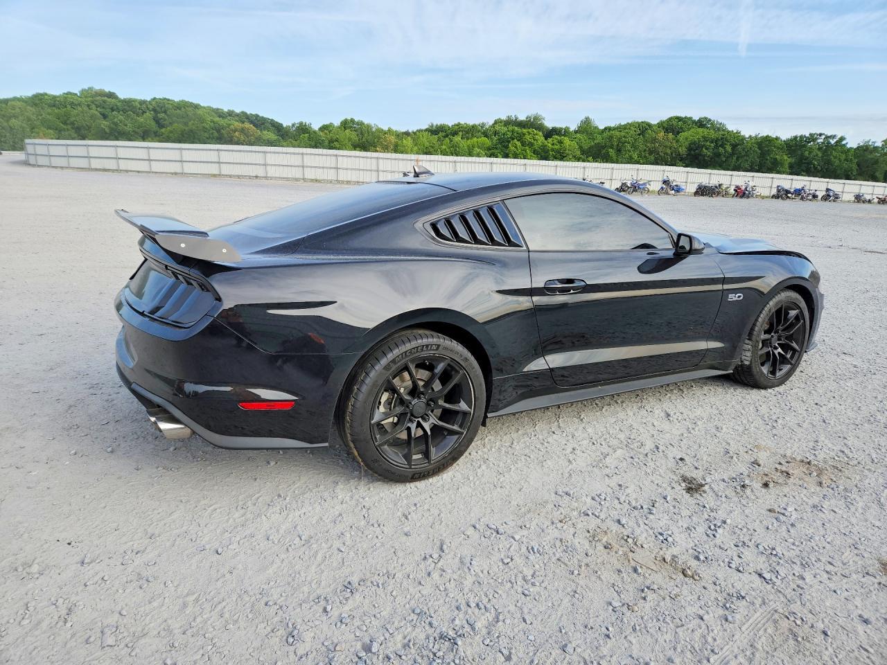 2022 Ford Mustang Gt - Фото 3