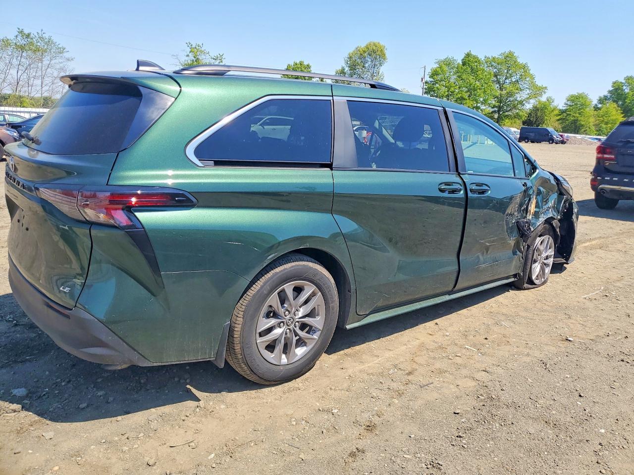 2025 Toyota Sienna Le - Фото 3