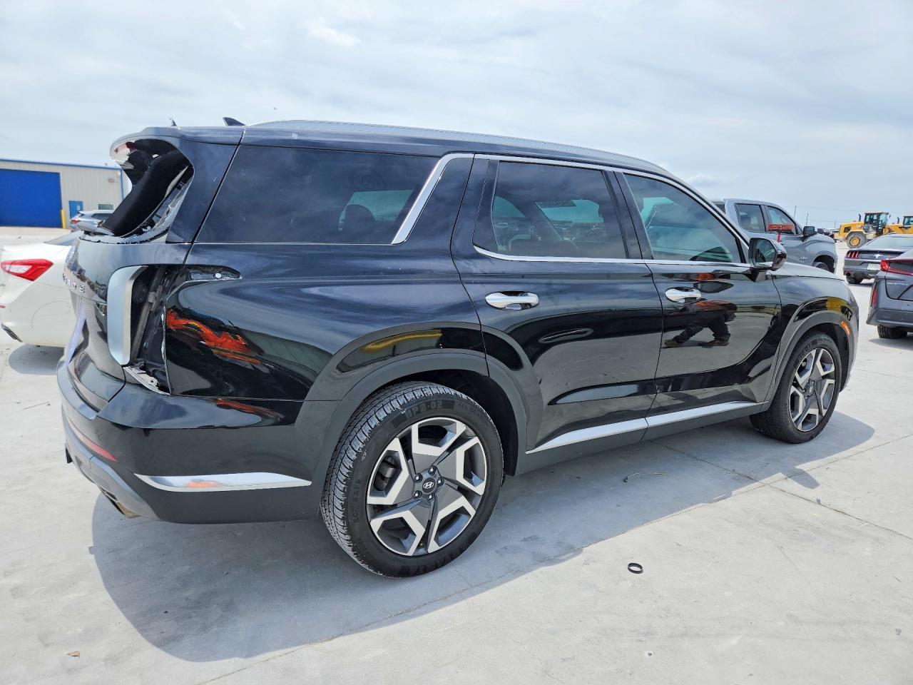 2024 Hyundai Palisade Limited - Image 3