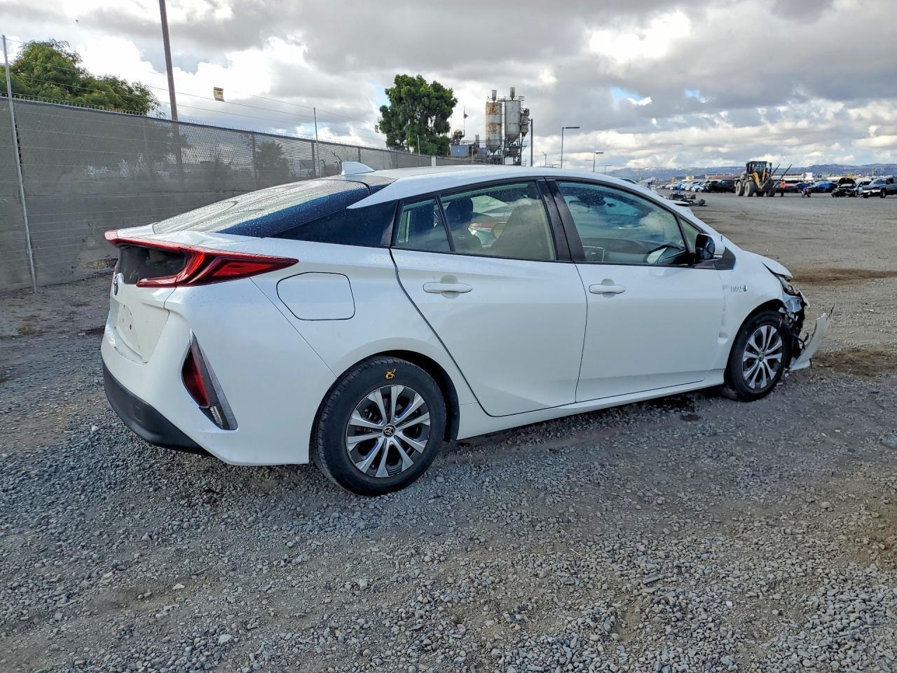 2020 Toyota Prius Prime Le - Фото 3