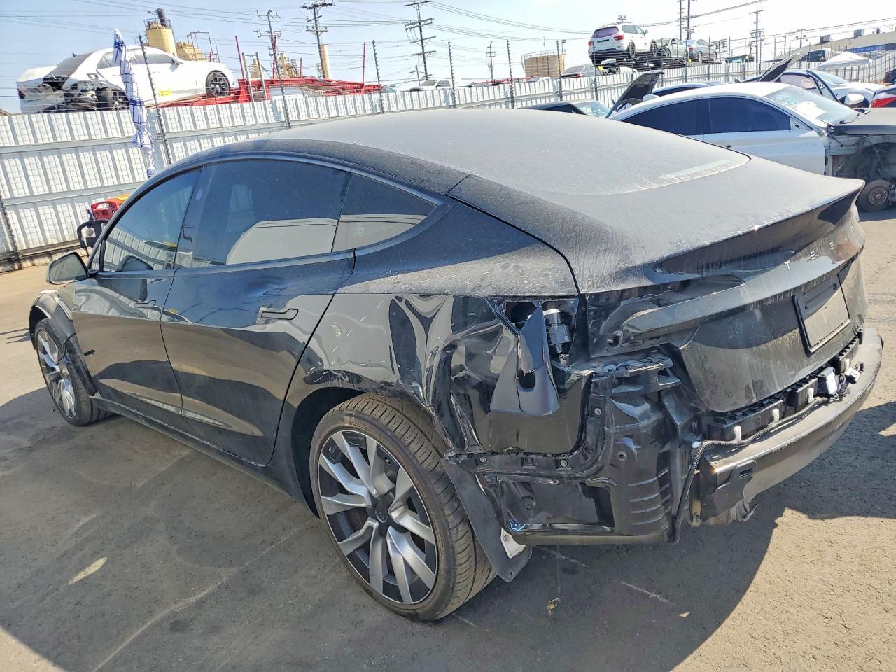 2024 Tesla Model 3 - Фото 2