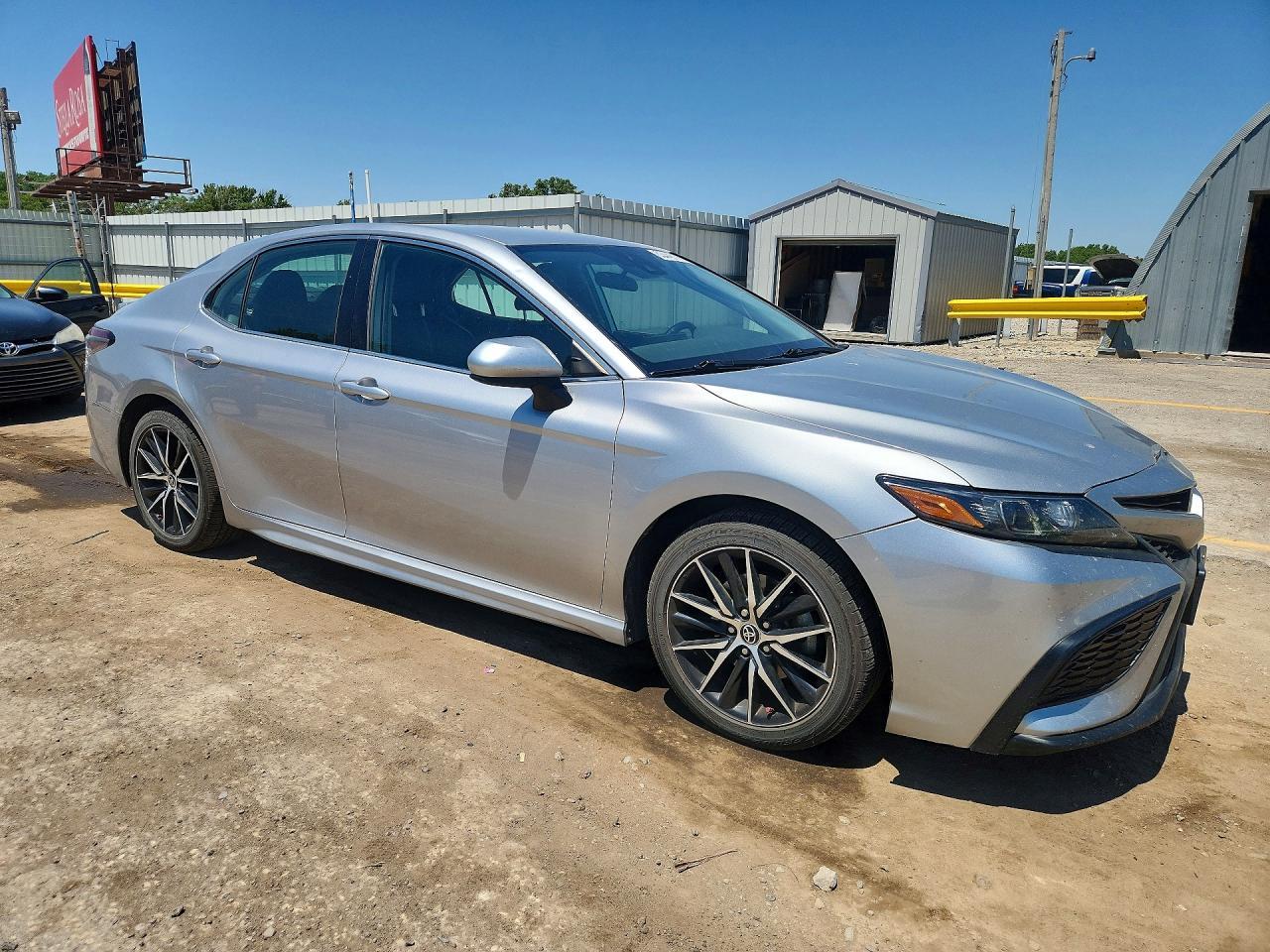 2021 Toyota Camry Se - Фото 4