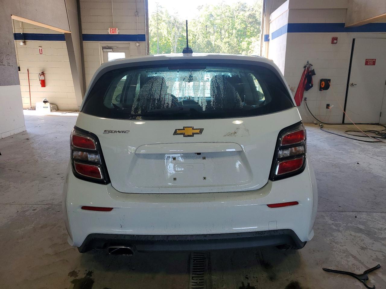 2017 Chevrolet Sonic - Фото 6