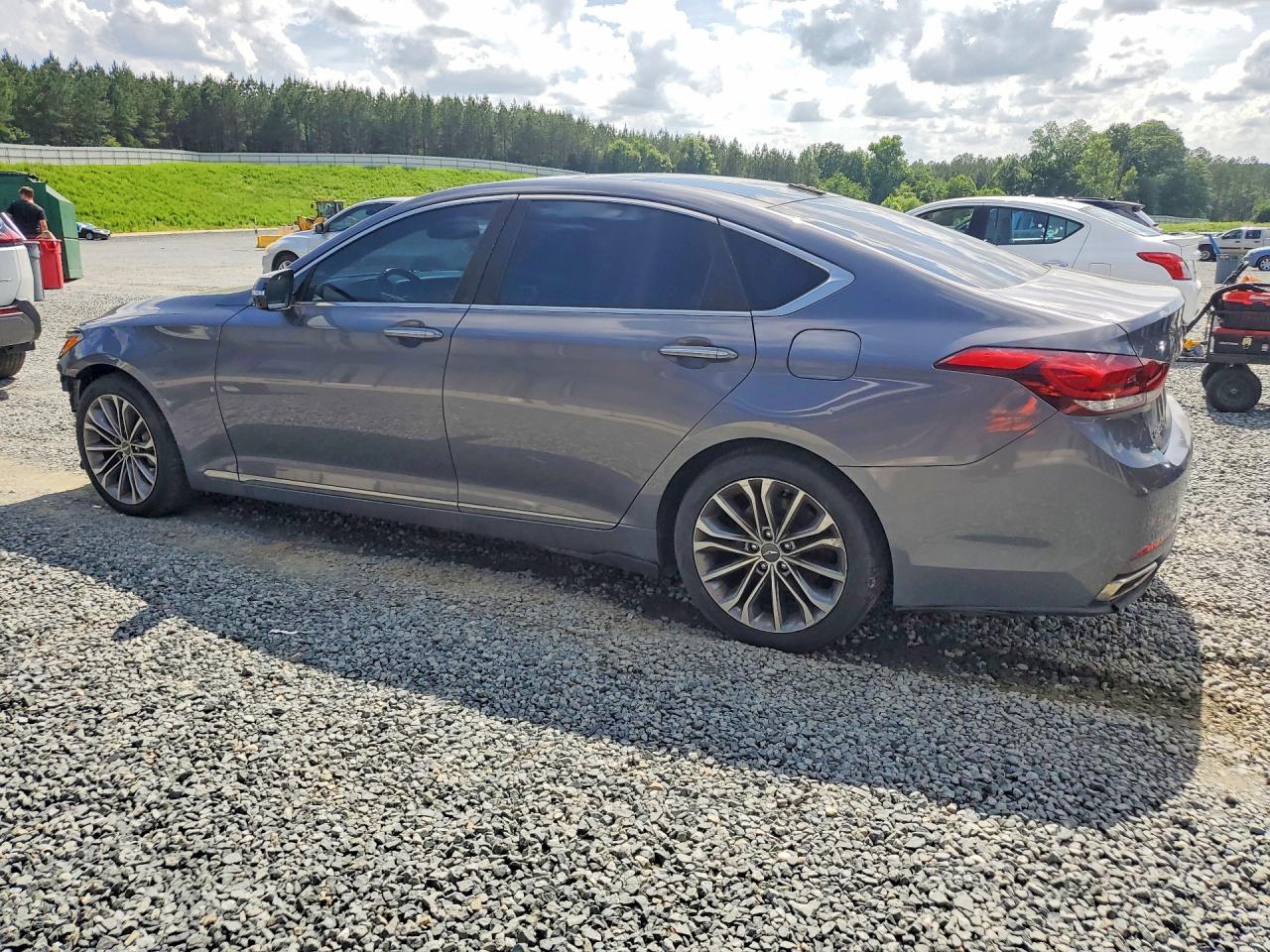 2015 Hyundai Genesis 3.8L - Фото 2