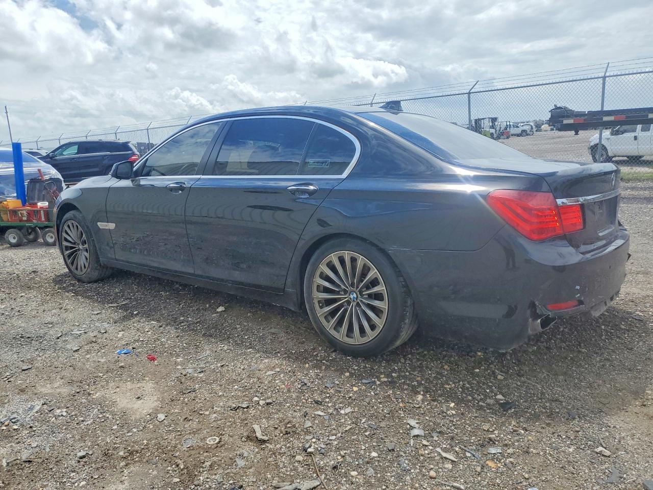 2011 BMW 750 Li - Image 2