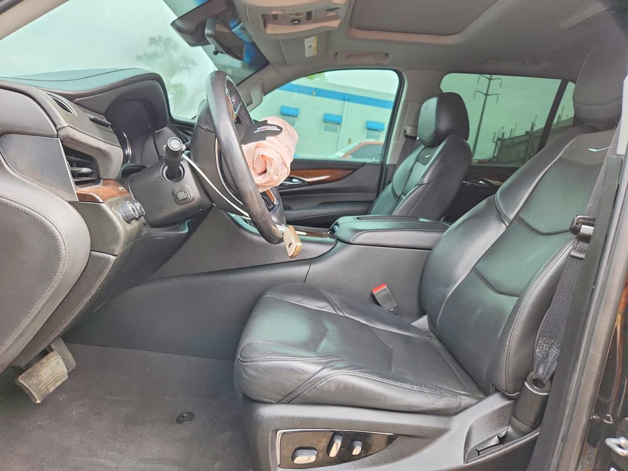 2019 Cadillac Escalade Luxury - Image 7
