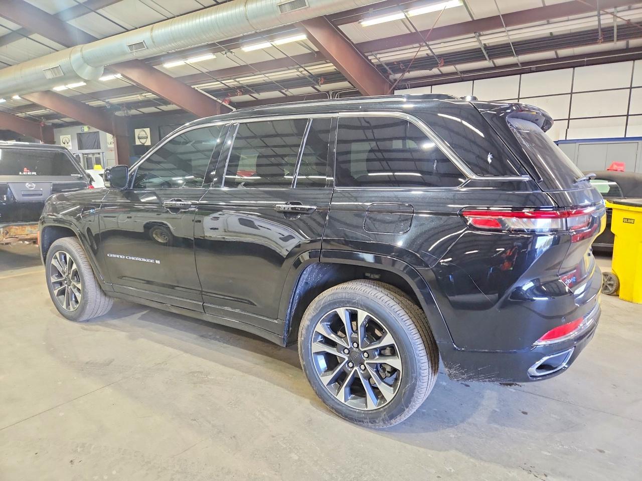 2024 Jeep Grand Cherokee Overland 4Xe - Image 2