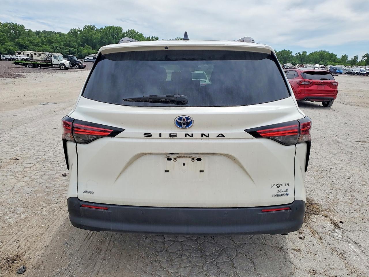 2021 Toyota Sienna Xle - Image 6