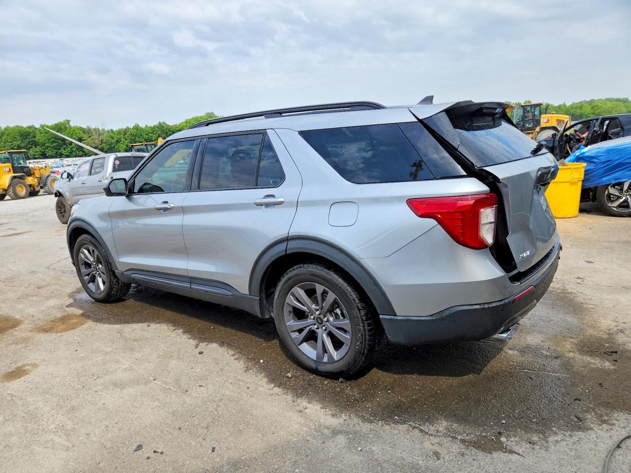 2023 Ford Explorer Xlt - Фото 2