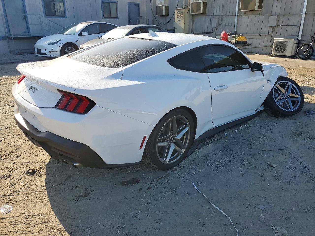 2025 Ford Mustang Gt - Image 3