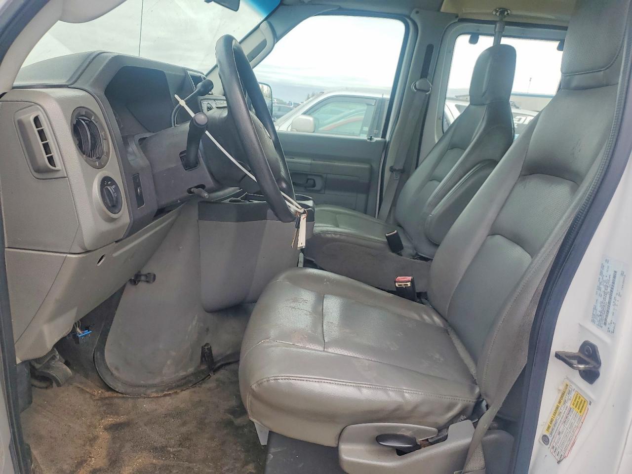 2009 Ford Econoline E250 Van - Фото 7