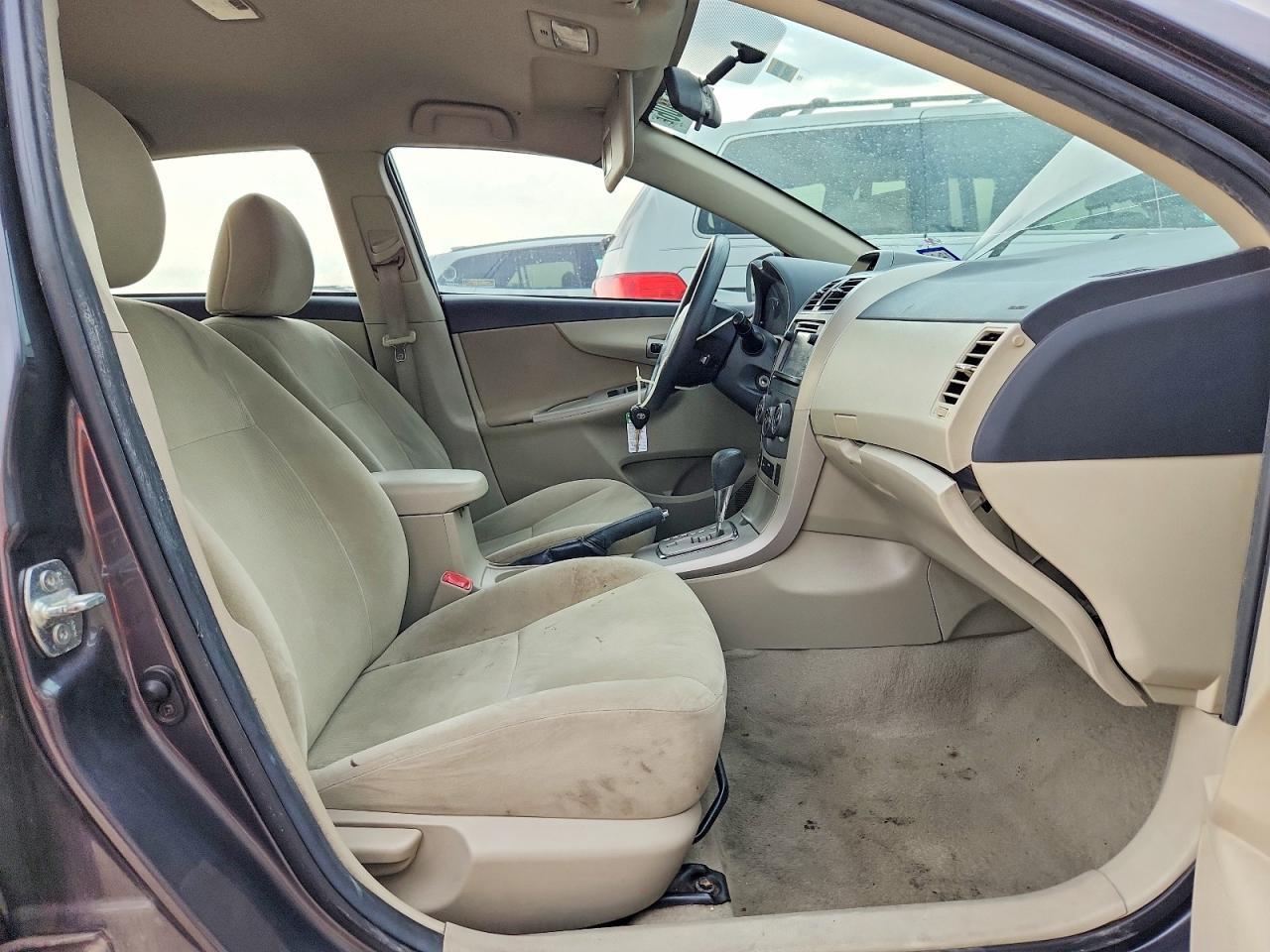 2013 Toyota Corolla Le - Image 7