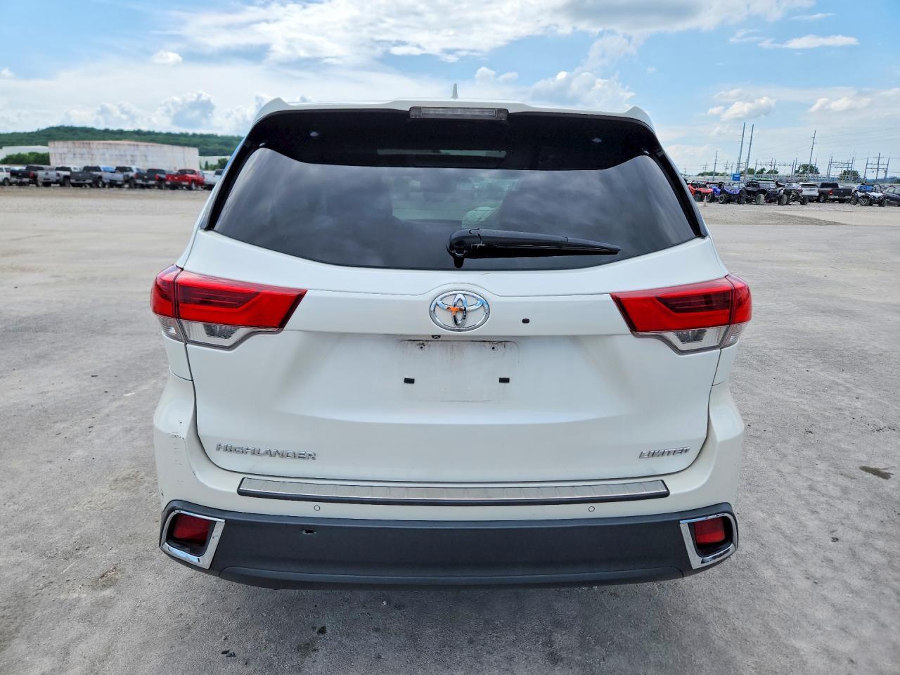 2017 Toyota Highlander Limited Platinum - Фото 6