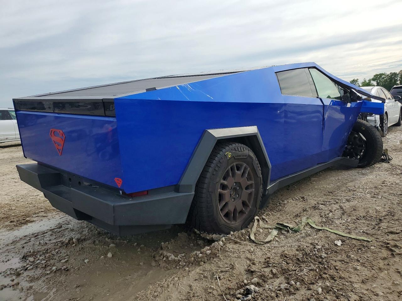 2024 Tesla Cybertruck - Фото 3