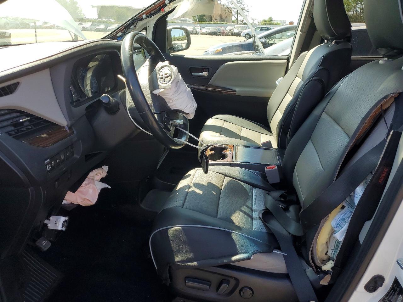 2015 Toyota Sienna Limited Premium 7-Passenger - Image 7