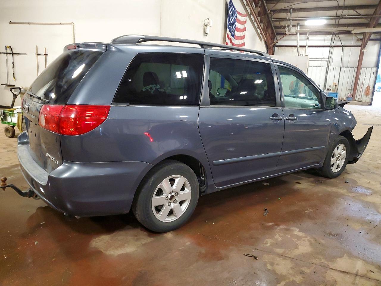2008 Toyota Sienna Le 8-Passenger - Image 3