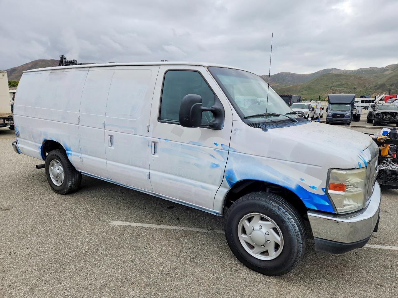 2013 Ford Econoline E350 Super Duty Van - Фото 4