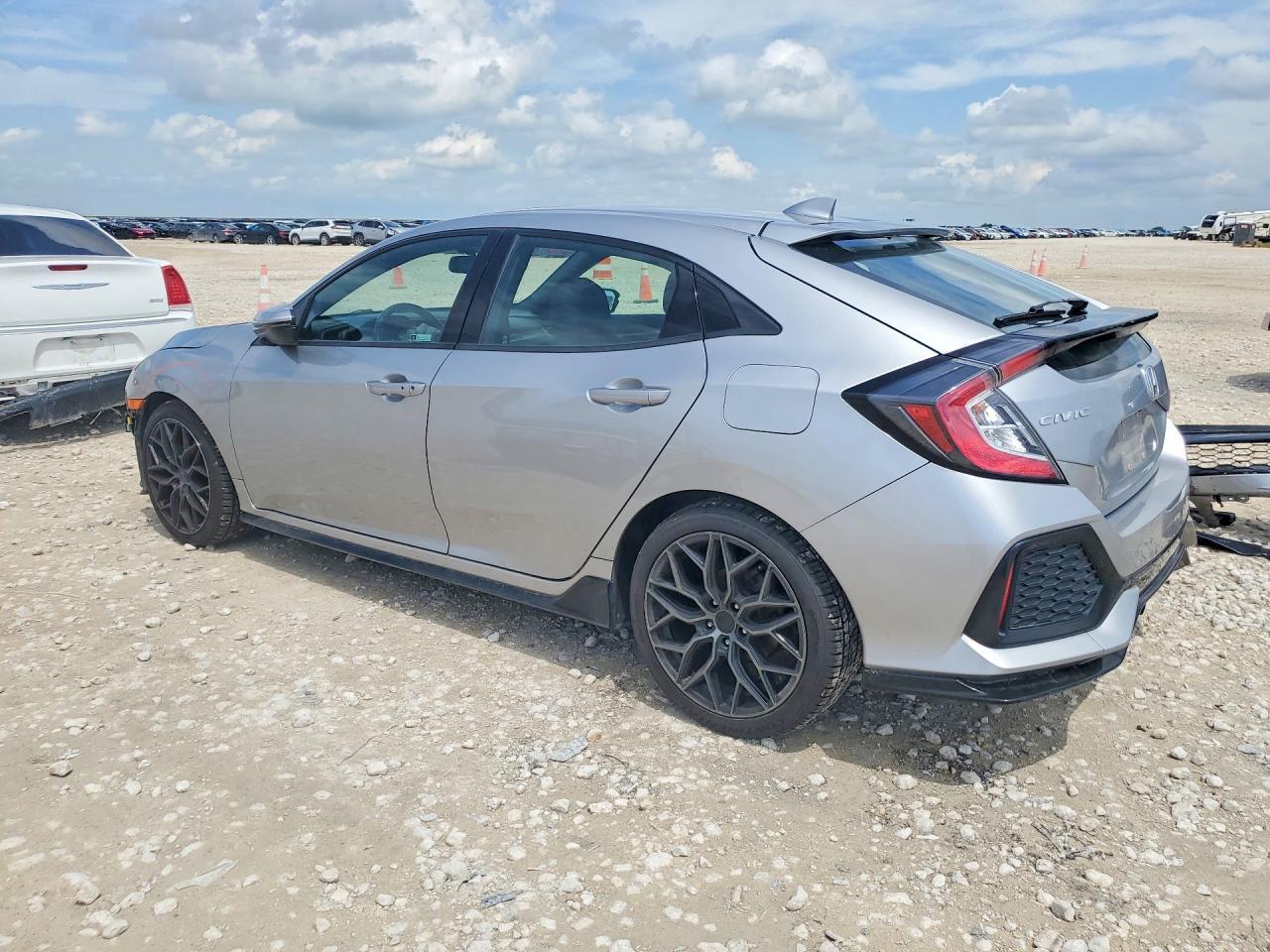 2018 Honda Civic Sport Touring - Фото 2