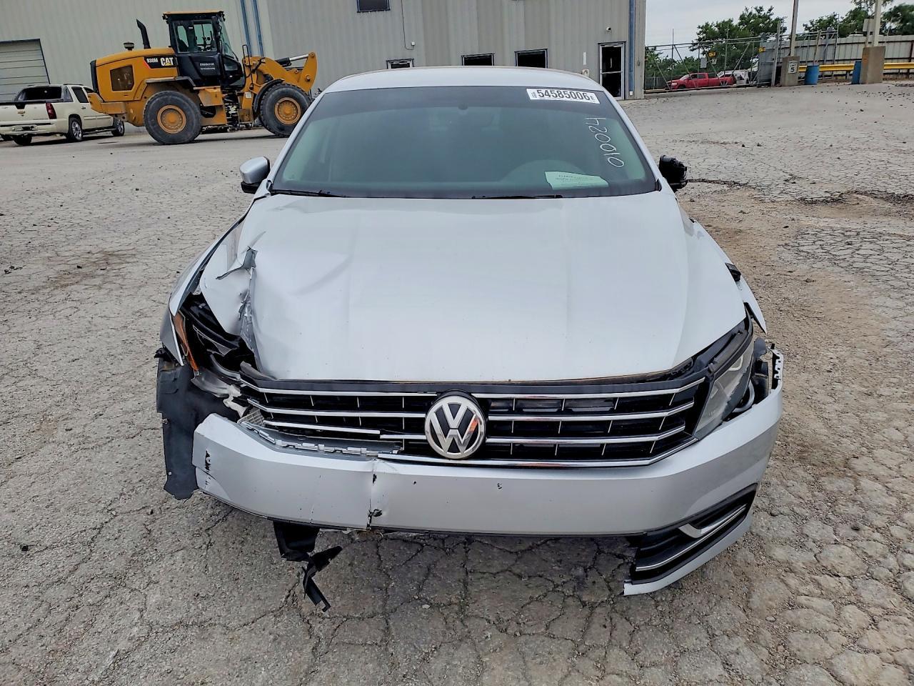 2017 Volkswagen Passat S - Image 5