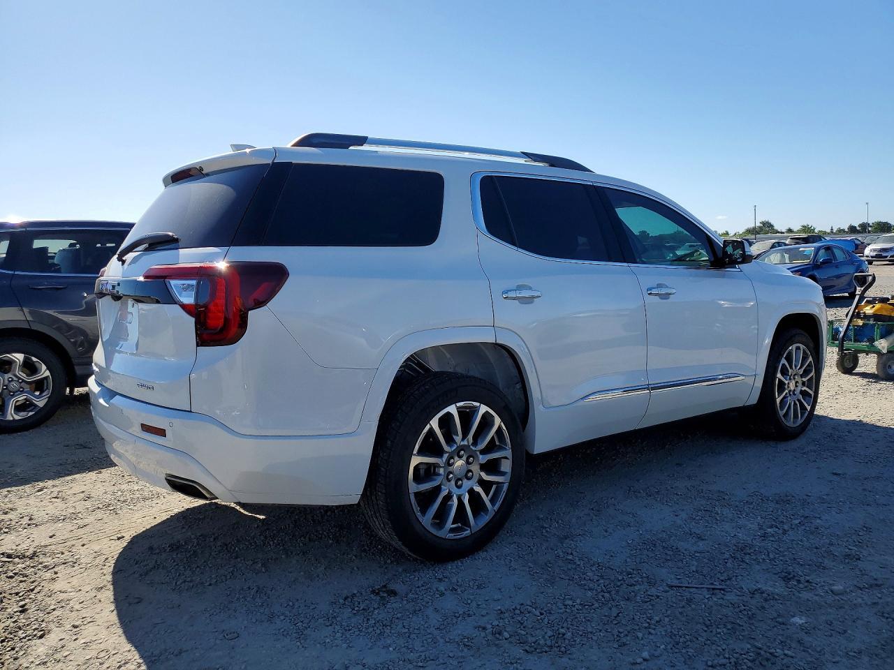 2023 GMC Acadia Denali - Фото 3