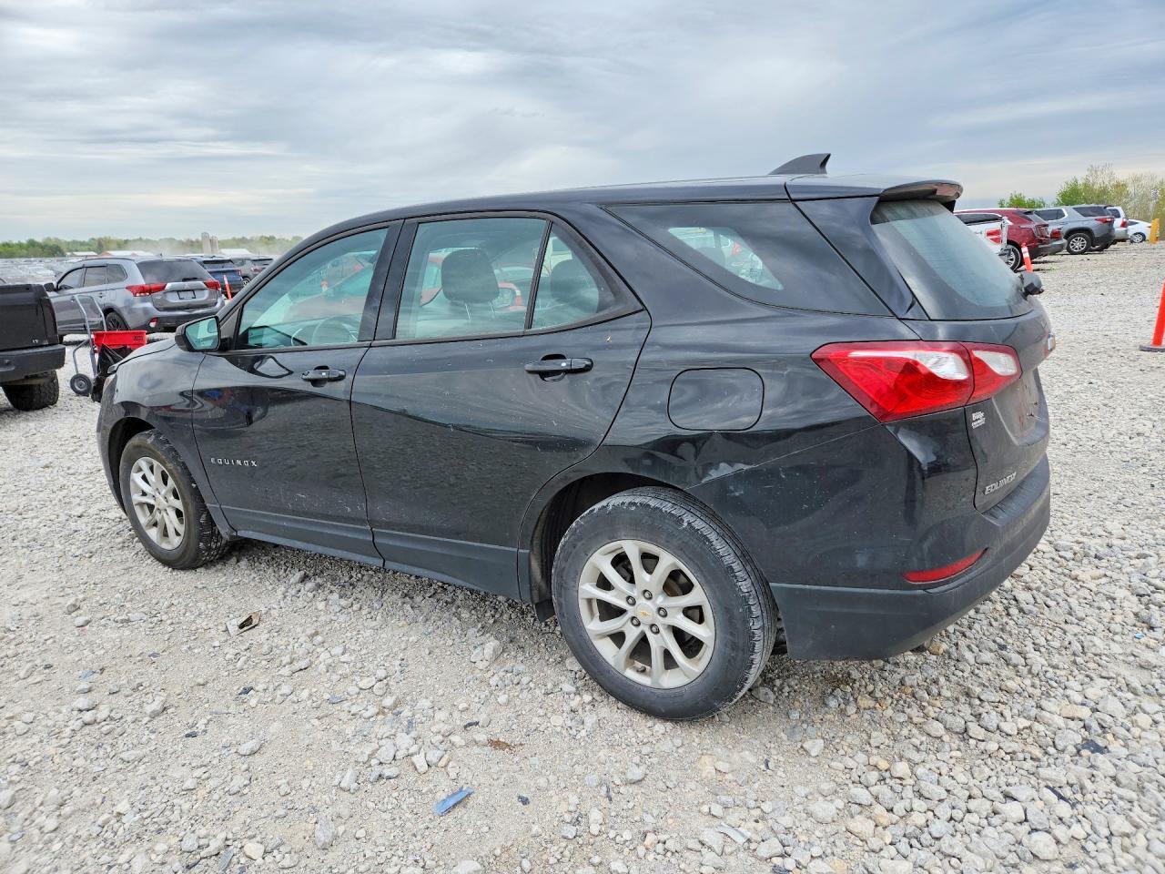 2019 Chevrolet Equinox Ls - Фото 2