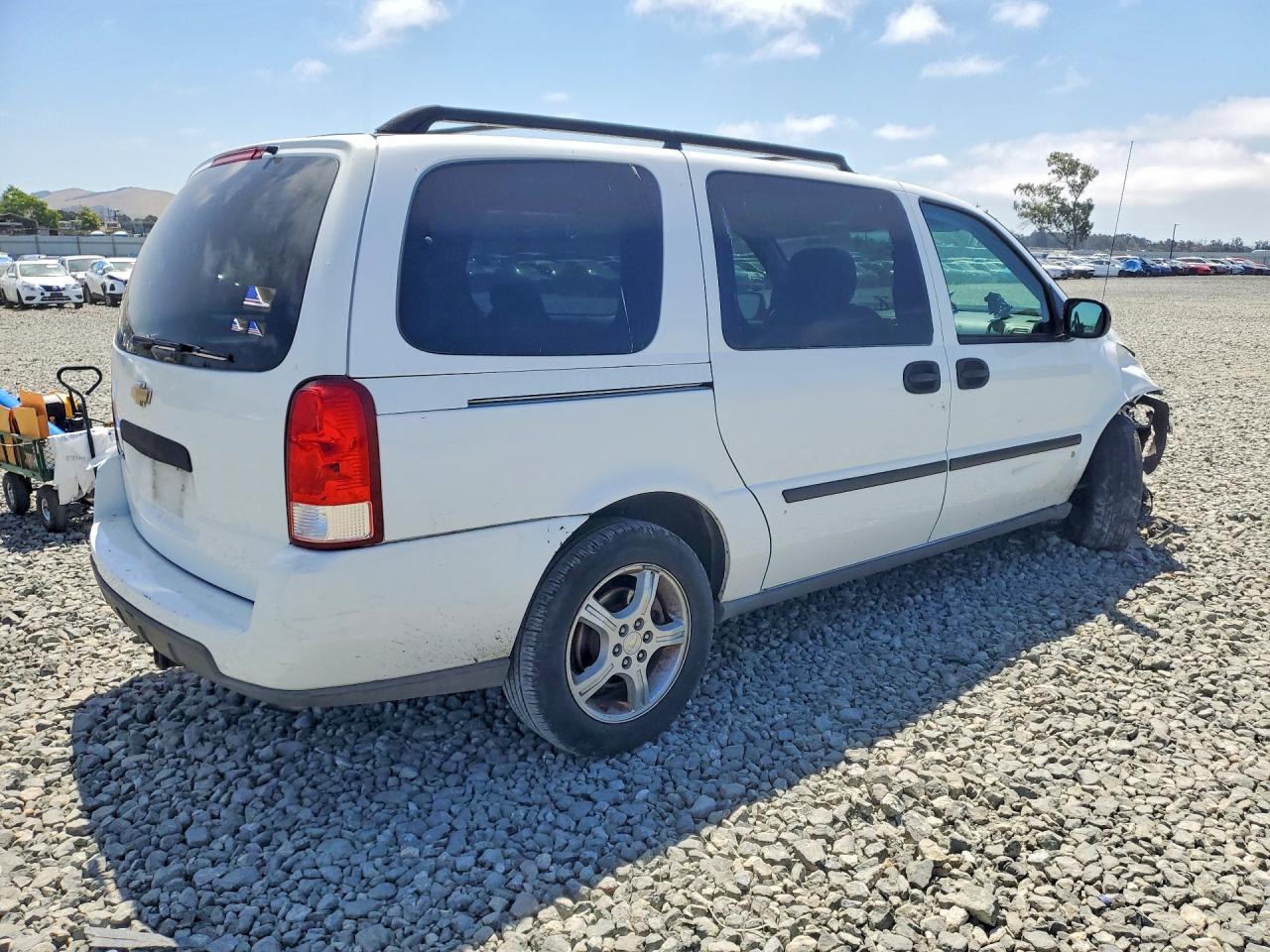 2008 Chevrolet Uplander Ls - Image 3