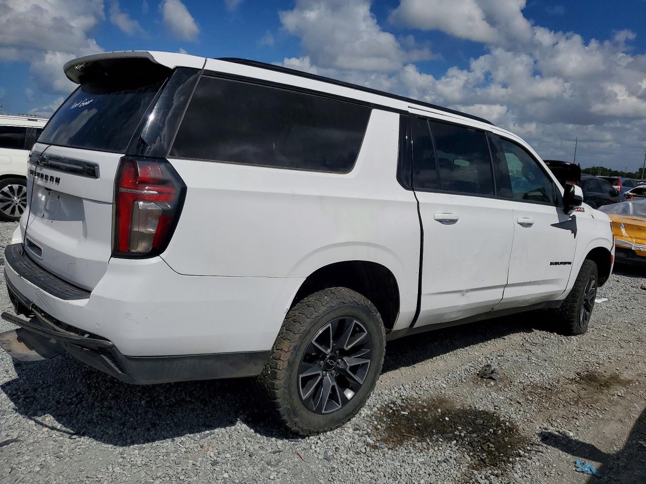 2021 Chevrolet Suburban K1500 Z71 - Image 3