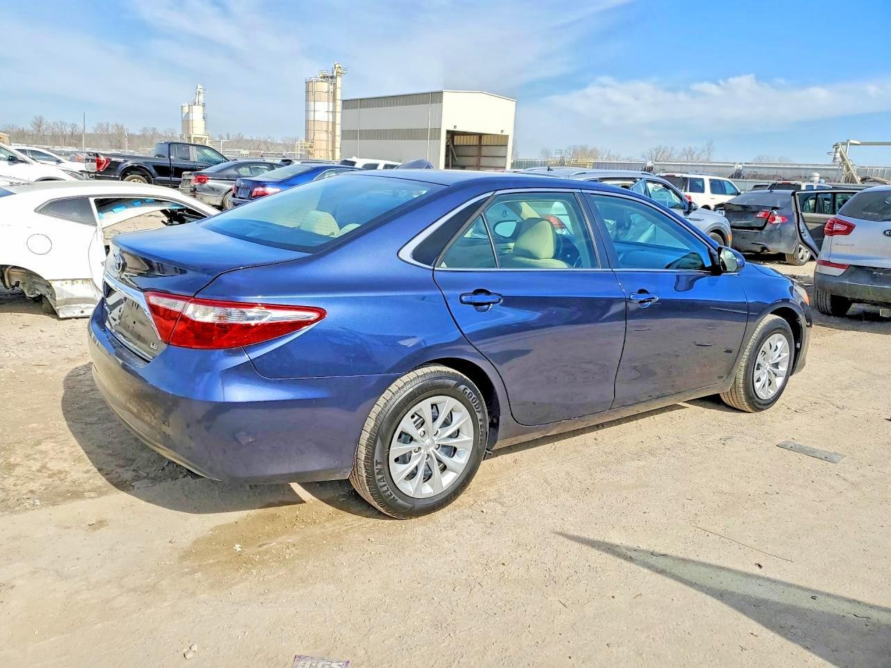 2017 Toyota Camry - Фото 3