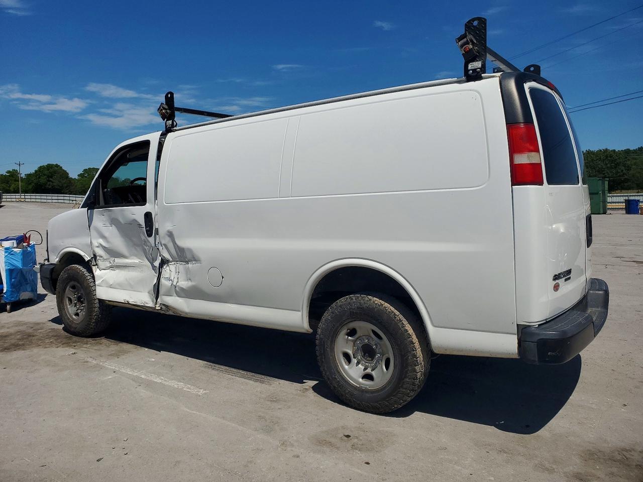2015 Chevrolet Express 2500 Cargo Delivery Van - Image 2