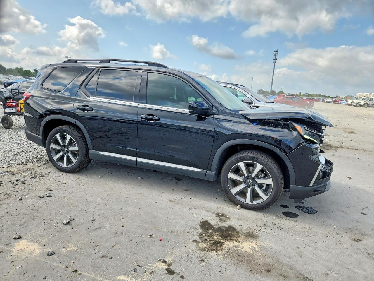 2025 Honda Pilot Touring - Image 4