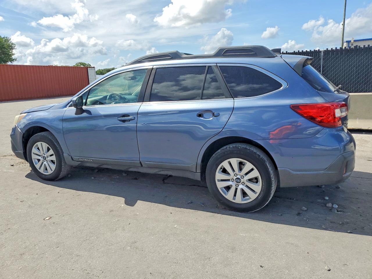 2018 Subaru Outback 2.5I Premium - Image 2