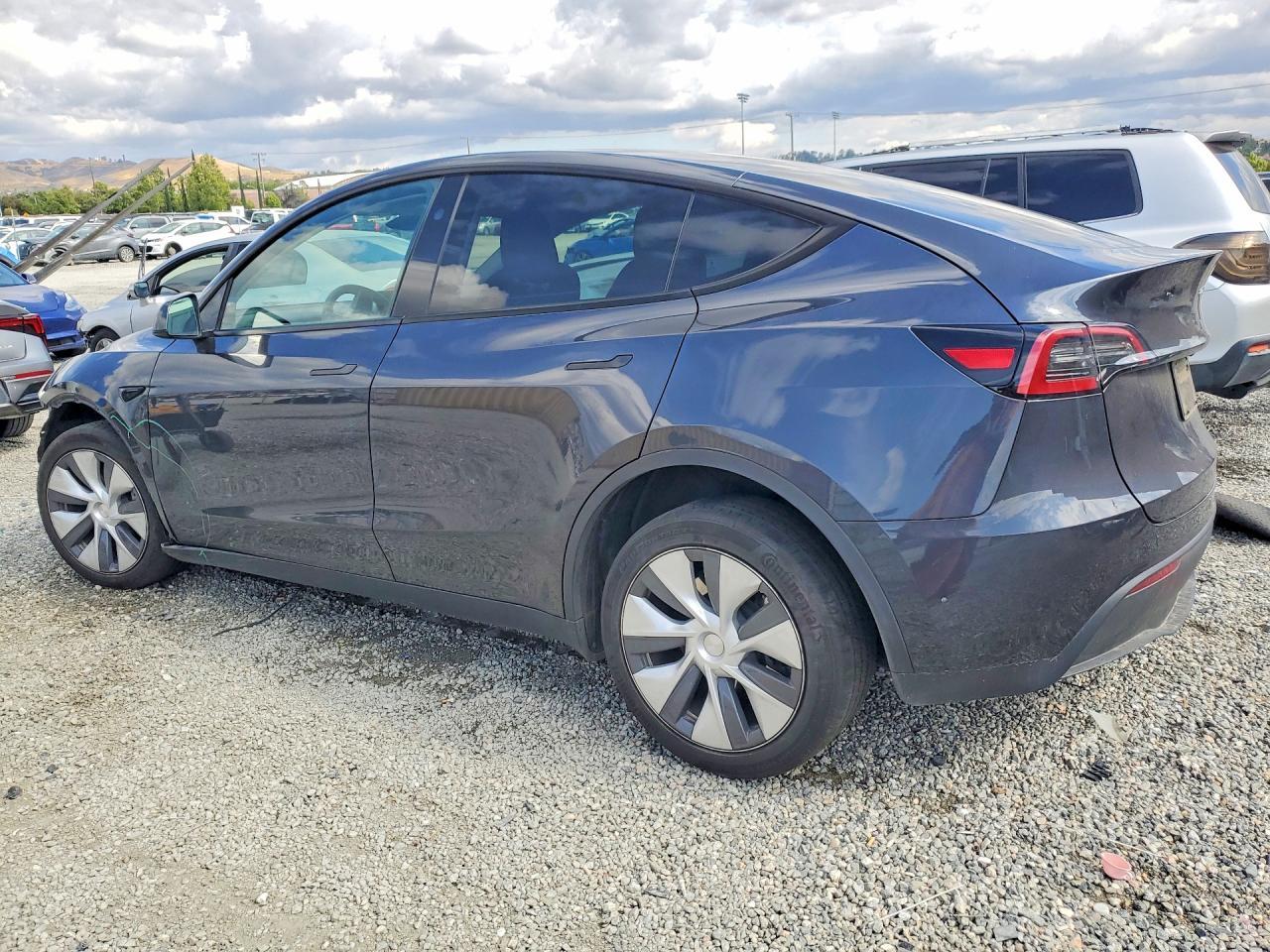 2024 Tesla Model Y - Image 2