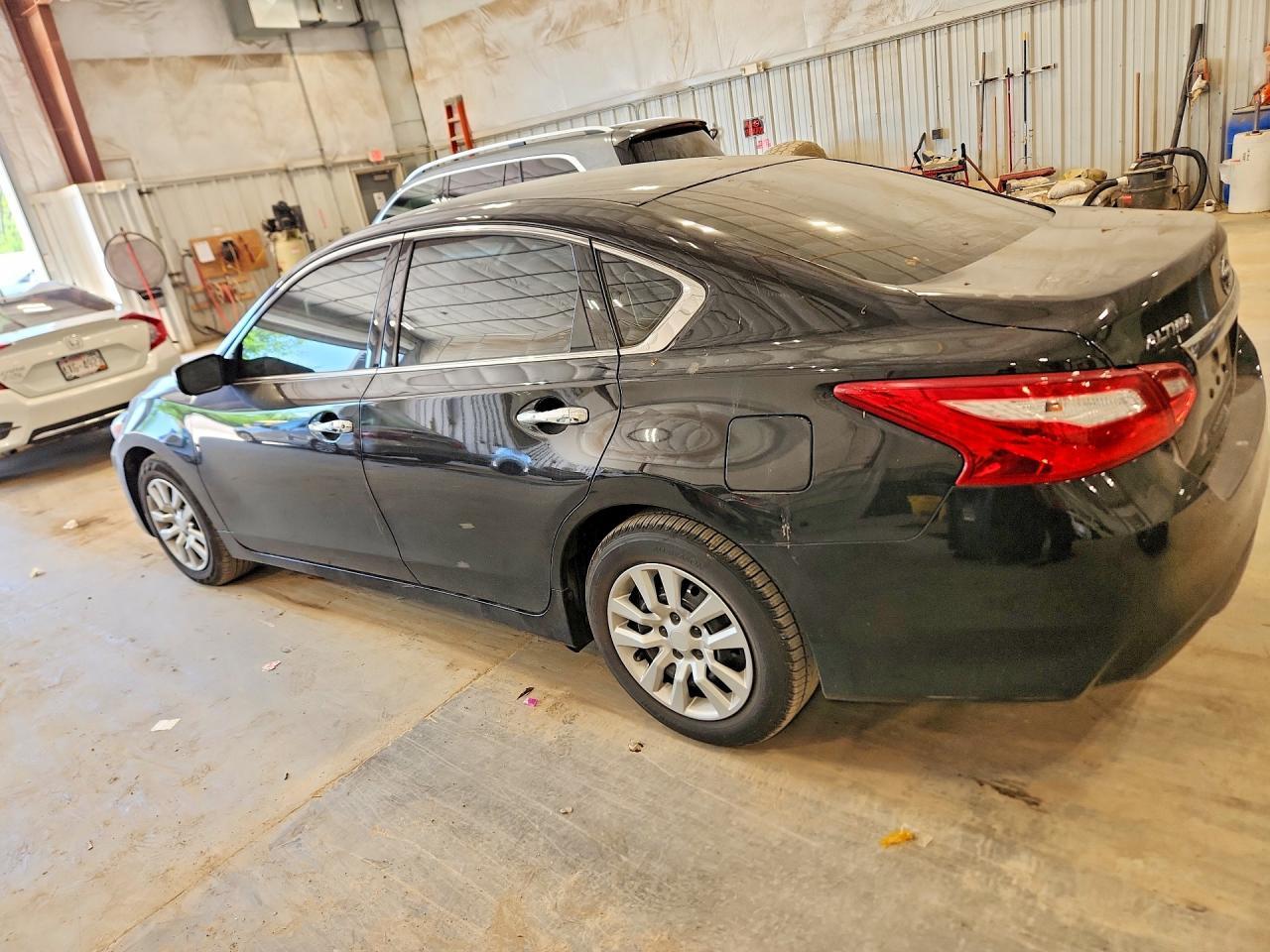 2017 Nissan Altima 2.5 S - Фото 2
