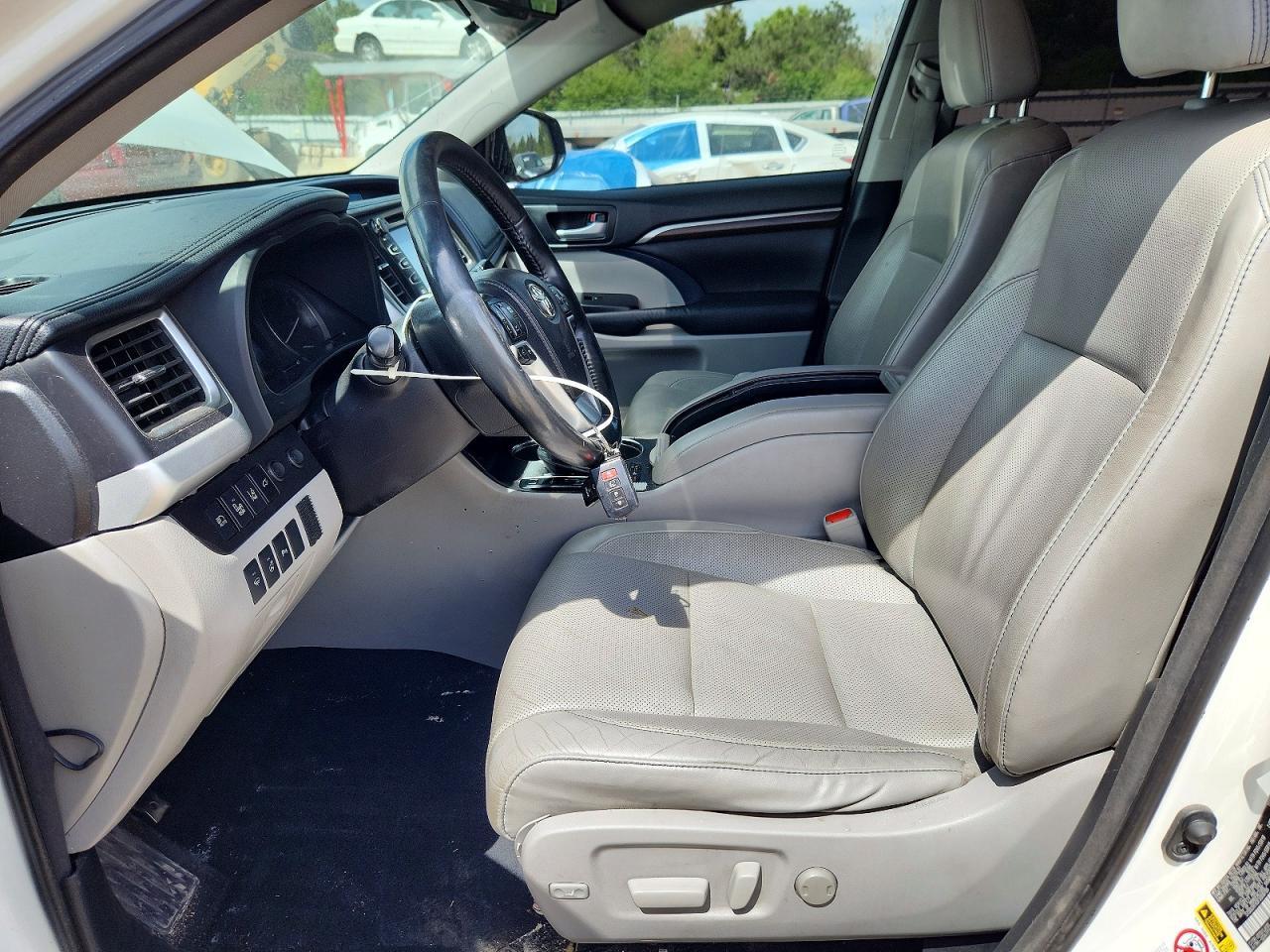 2015 Toyota Highlander Hybrid Limited Platinum - Image 7