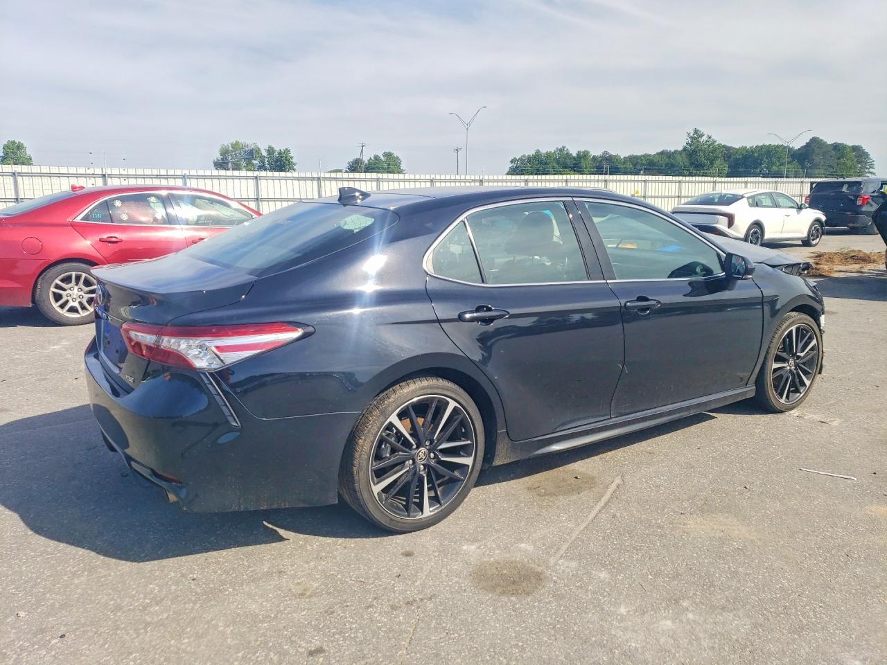 2020 Toyota Camry Xse - Фото 3