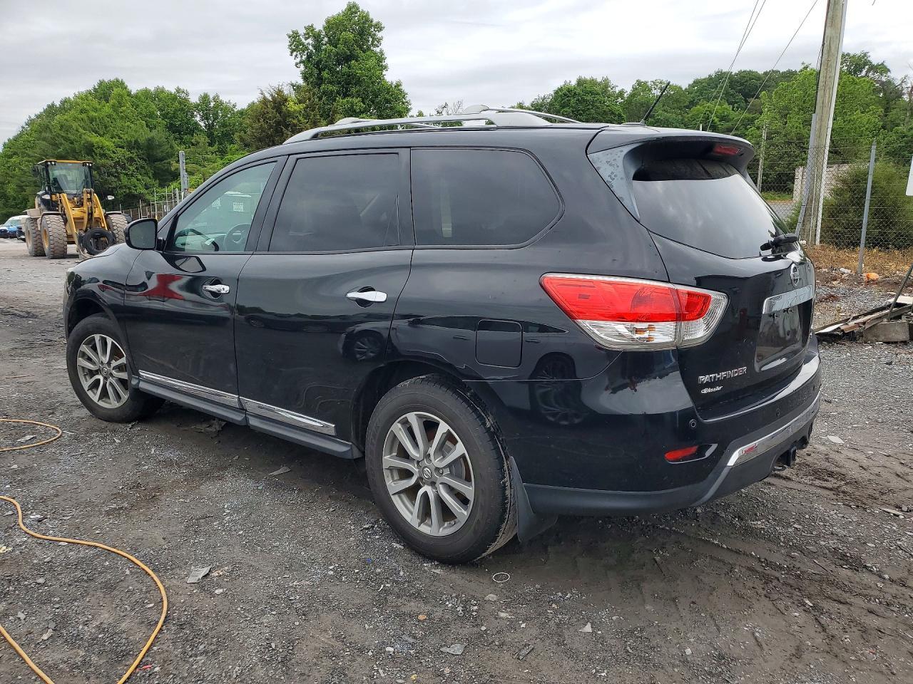 2013 Nissan Pathfinder S - Image 2