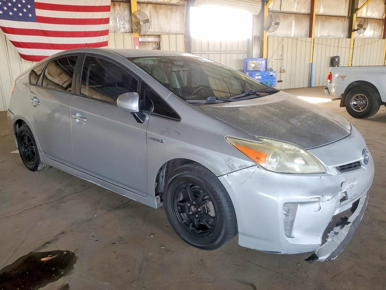2013 Toyota Prius Two - Фото 4