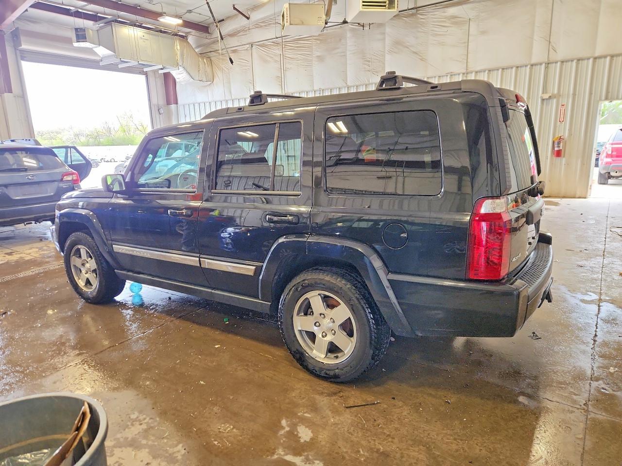 2010 Jeep Commander - Фото 2