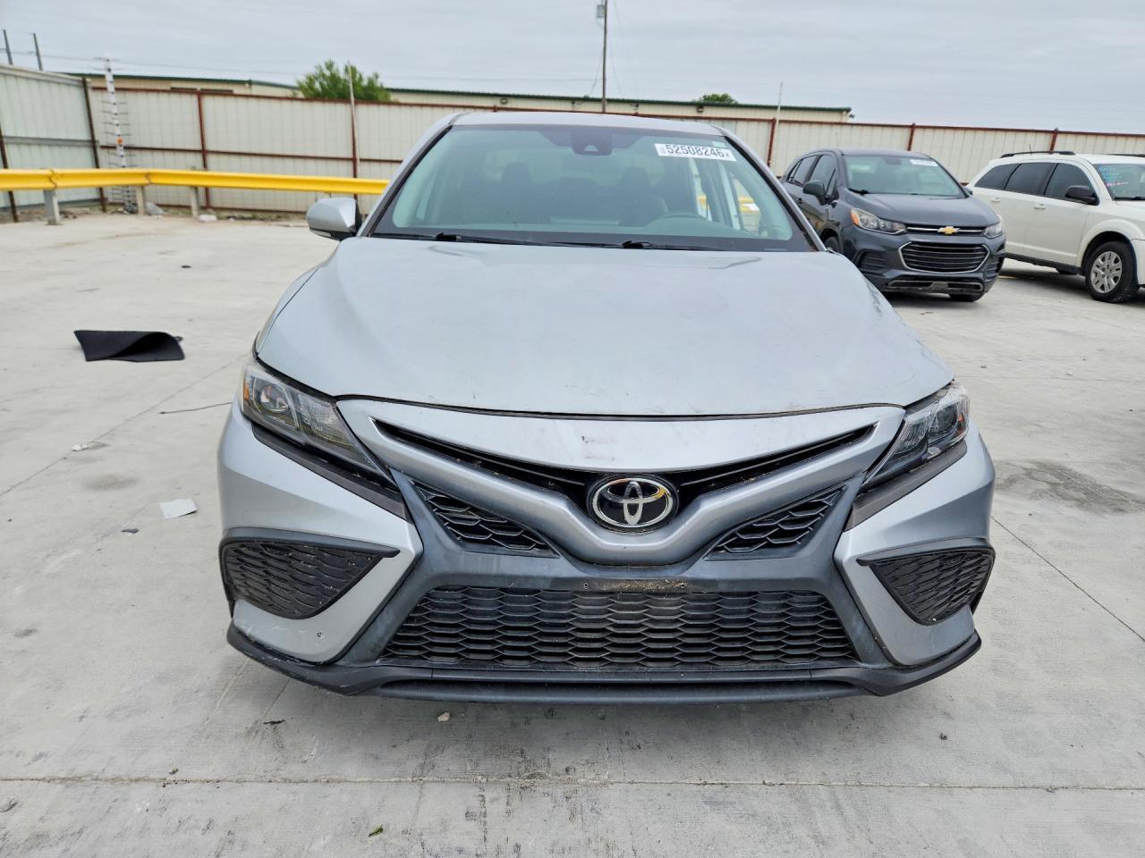 2022 Toyota Camry Se - Фото 5