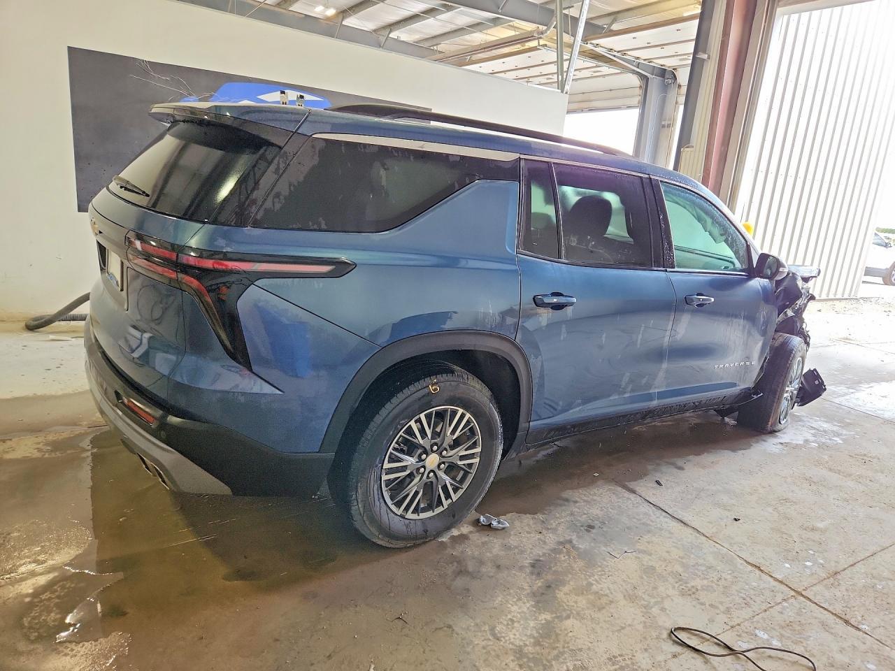 2025 Chevrolet Traverse Lt - Image 3