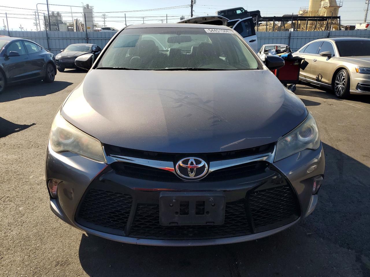 2017 Toyota Camry Se - Image 5