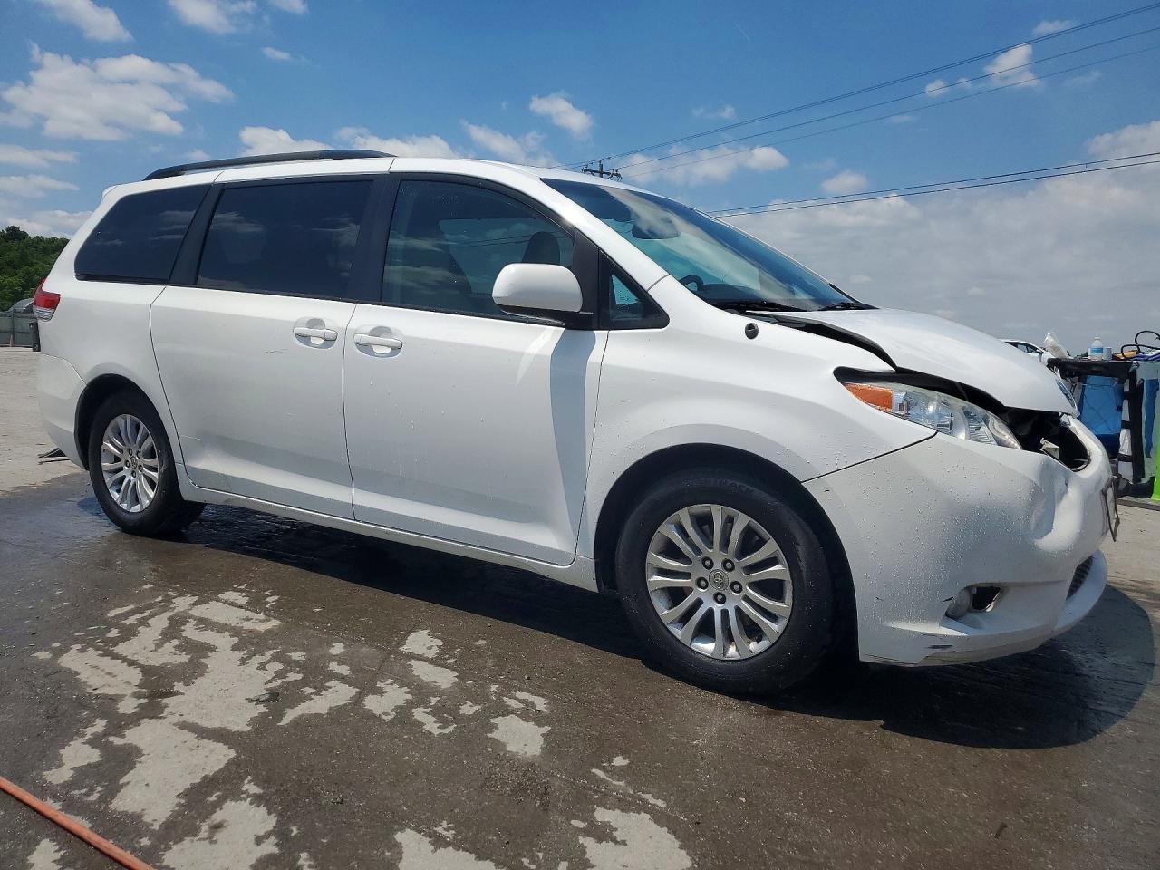 2014 Toyota Sienna Xle 8-Passenger - Фото 4