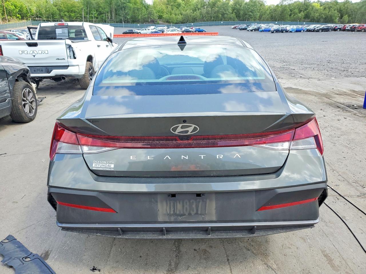 2026 Hyundai Elantra Se - Image 6