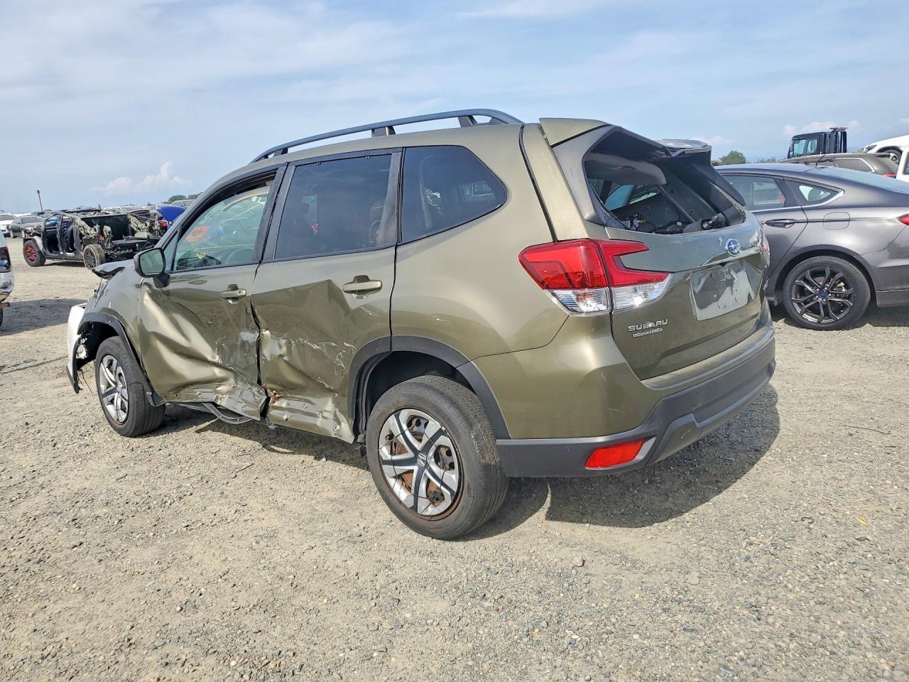2023 Subaru Forester Premium - Фото 2