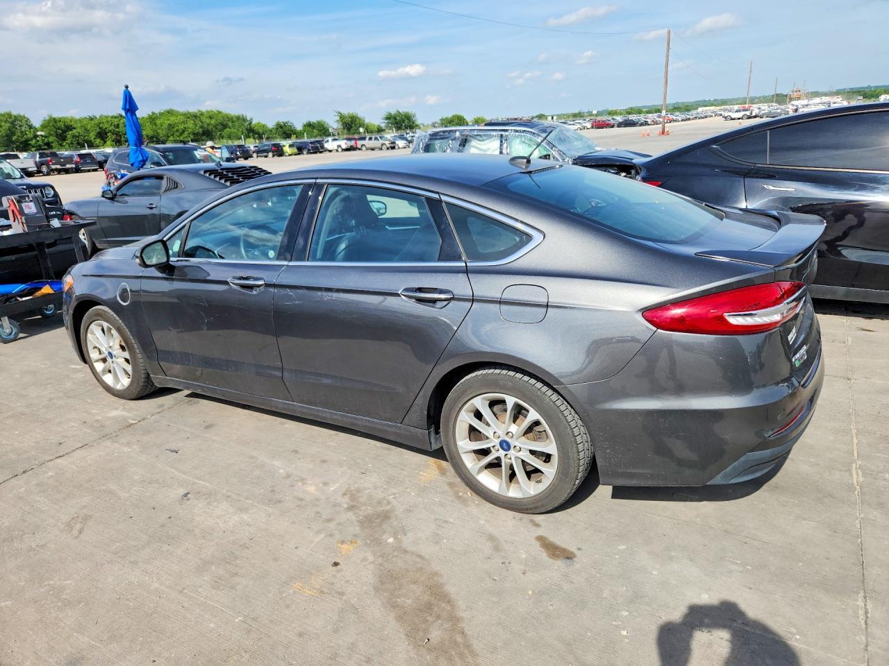 2019 Ford Fusion Titanium - Фото 2