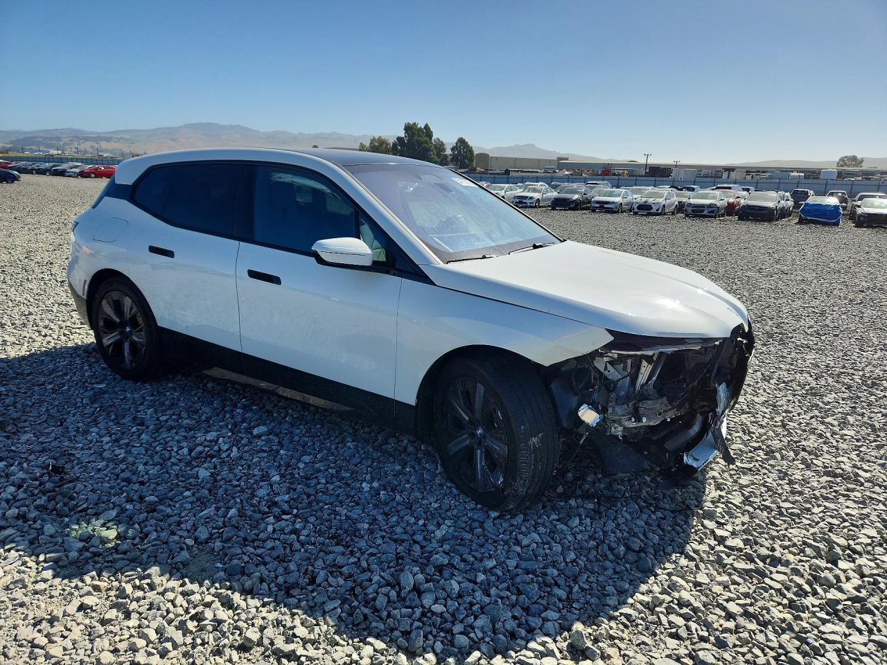 2025 BMW Ix xDrive50 - Фото 4