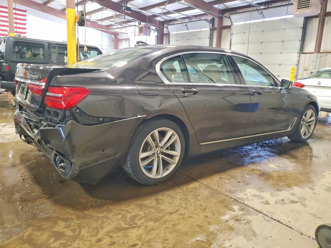 2016 BMW 750 Xi - Фото 3