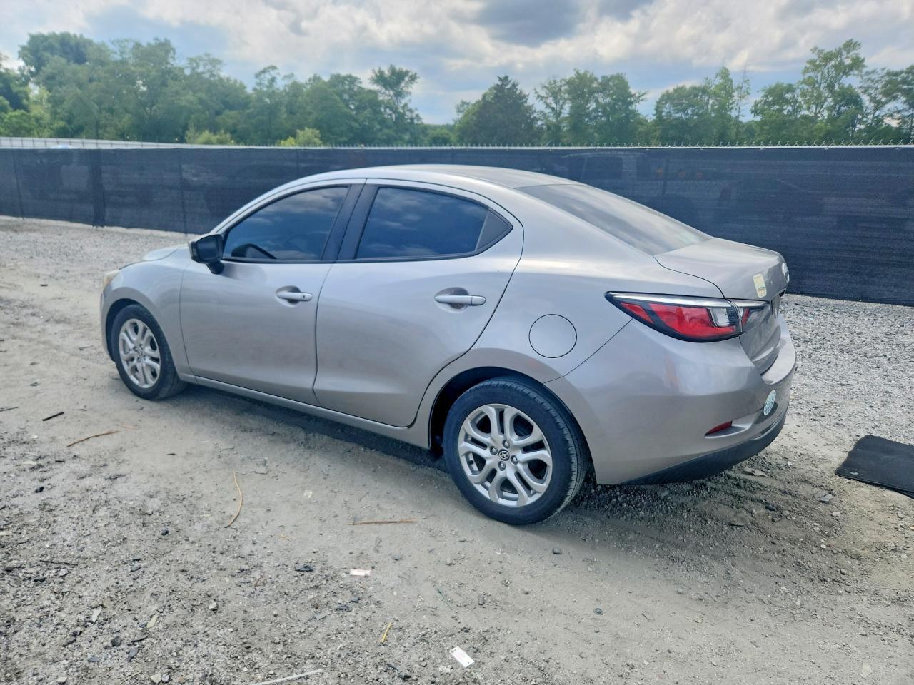 2016 Scion Ia Base - Фото 2