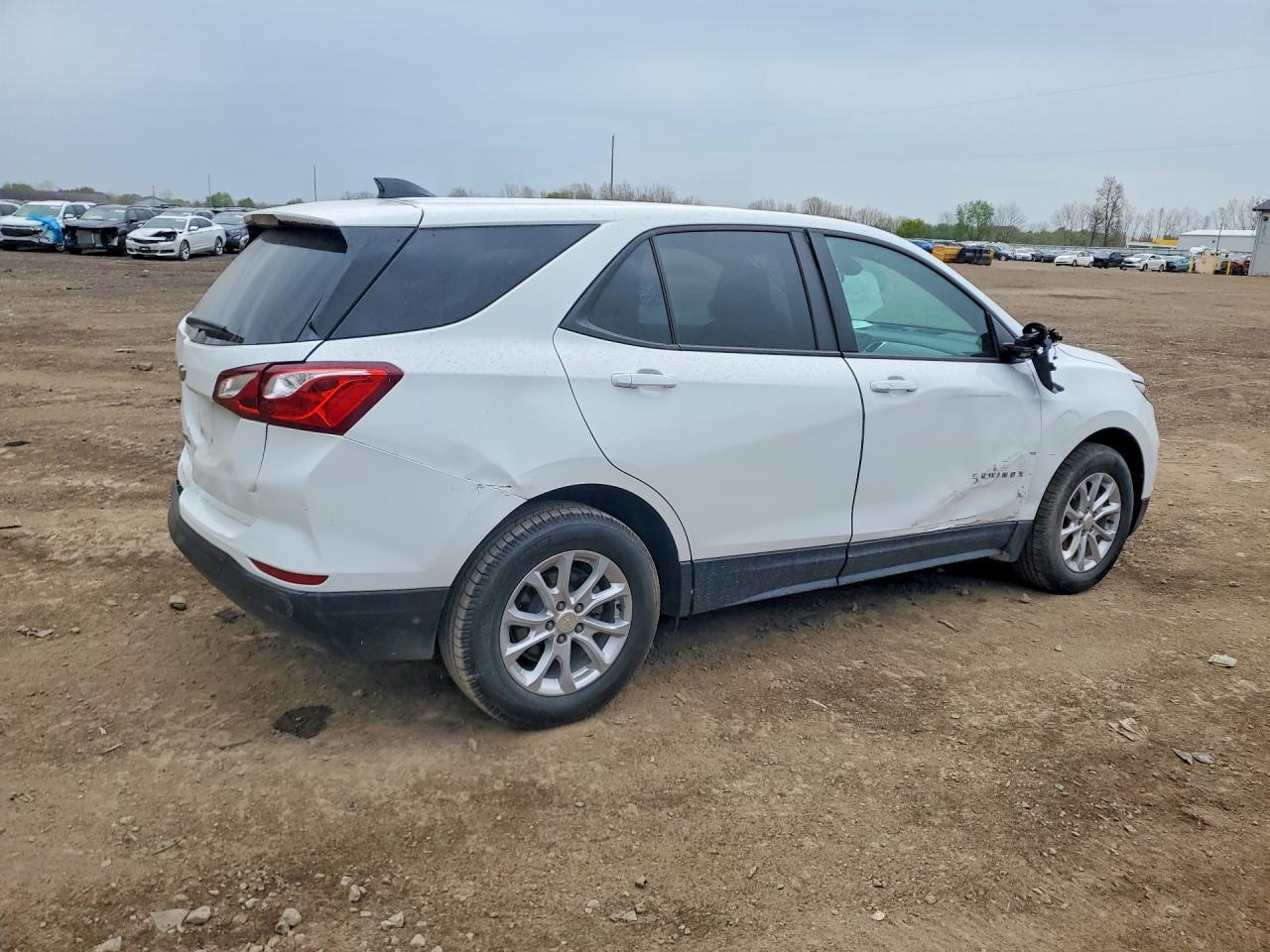 2020 Chevrolet Equinox Ls - Image 3